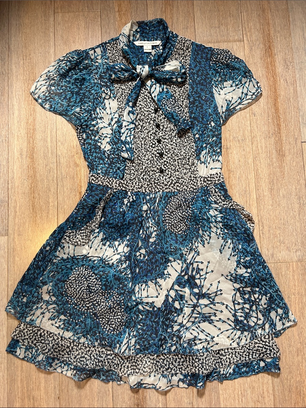 Dvf Marisa silk ruffle detail flowy mini dress size 2 preppy